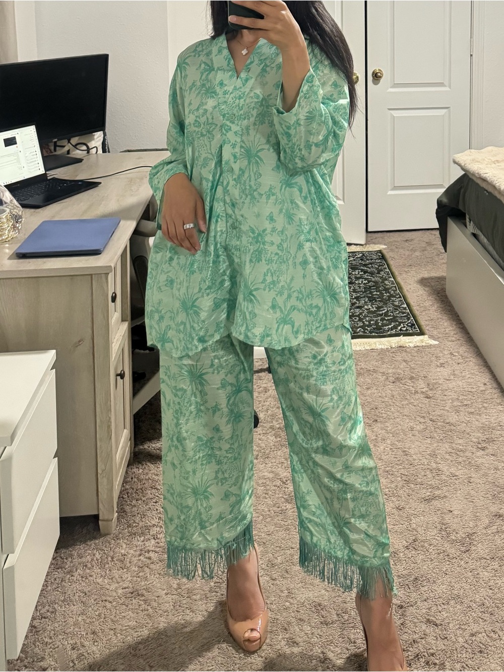 Beautiful 3 piece! Comes with dupatta